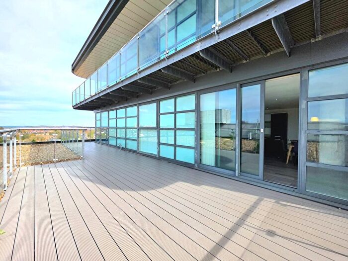 3 Bedroom Flat To Rent In Gateway Plaza, Barnsley, S70