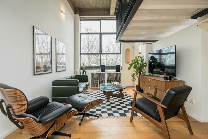 2 Bedroom Flat To Rent In King Edward's Road, London Fields, E9