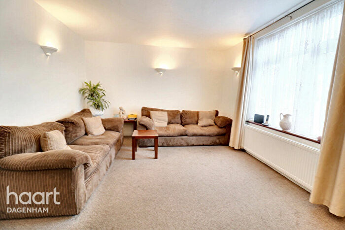 3 Bedroom End Of Terrace House For Sale In Davington Road, Dagenham, RM8