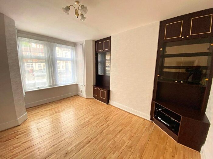 3 Bedroom Terraced House To Rent In Warwick Road, Bounds Green, London, N11