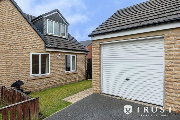3 Bedroom Semi-detached House For Sale In Brooke Close, Bradford Road, Birstall, WF17