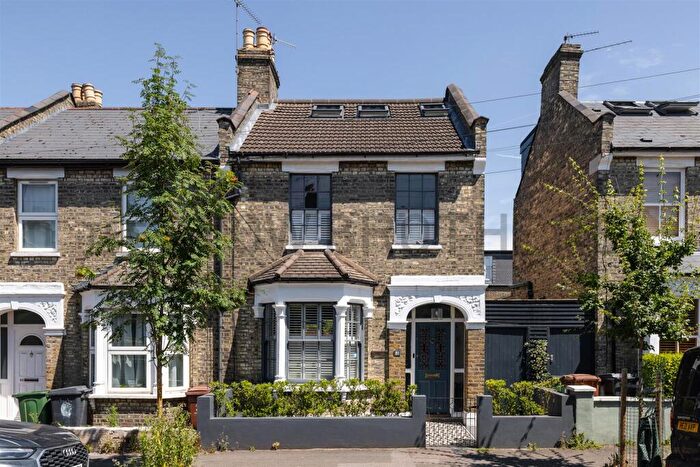 3 Bedroom House To Rent In Kenilworth Avenue, Walthamstow, E17