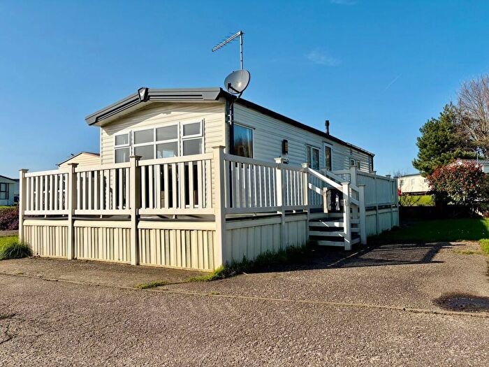 2 Bedroom Park Home For Sale In Butt Lane, Burgh Castle, NR31