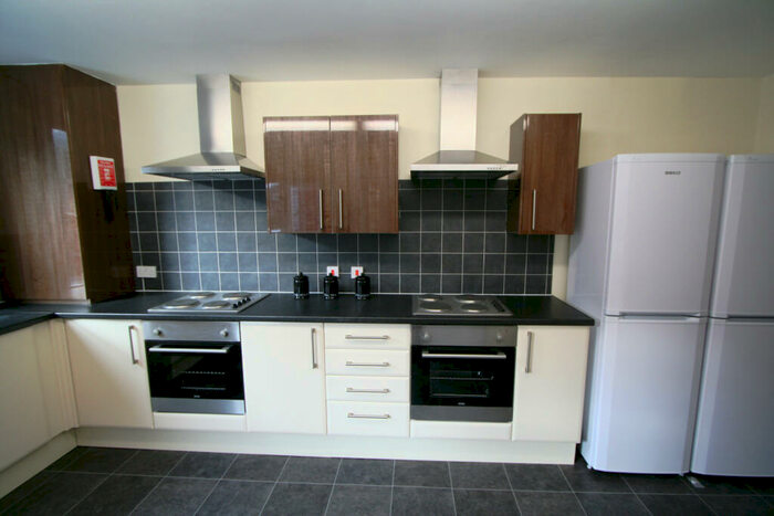 9 Bedroom House To Rent In Hyde Park Road, Leeds, LS6