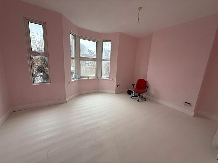 4 Bedroom Semi Detached House To Rent In Toronto Avenue, London, E12