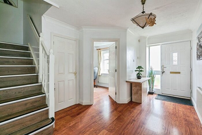 5 Bedroom Detached House For Sale In Stephenson Close, Yaxley, Peterborough, PE7