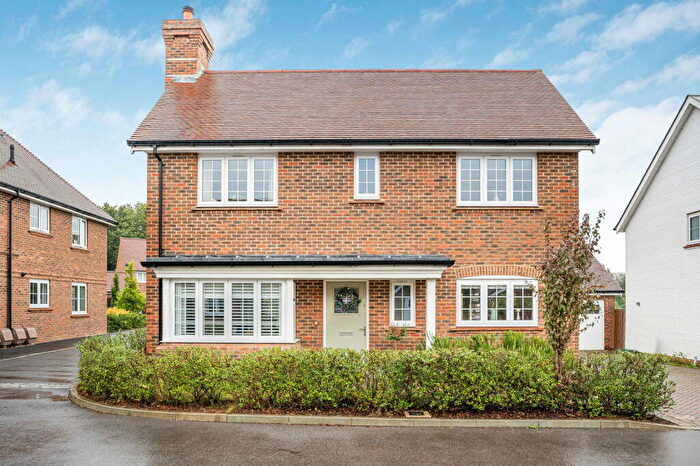 3 Bedroom Detached House For Sale In Sycamore Road, Cranleigh, GU6