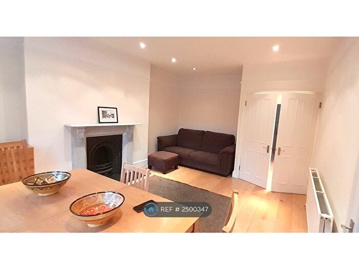 2 Bedroom Flat To Rent In Parkhill Road, London, NW3