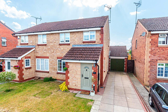 3 Bedroom Semi-Detached House For Sale In Betony Walk, Rushden, NN10
