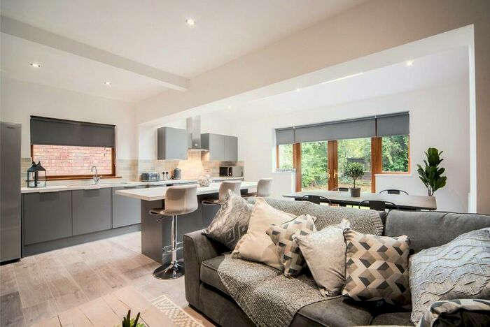 6 Bedroom Semi-Detached House To Rent In Ednaston Road, Nottingham, NG7