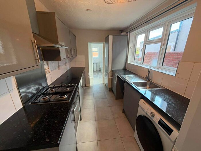 2 Bedroom Terraced House To Rent In Cholmeley Road, Reading, RG1