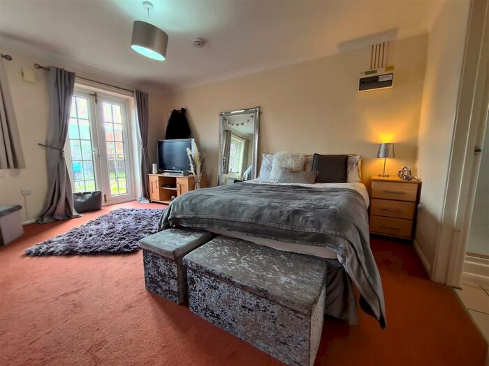 Flat To Rent In Abbeyfields, Peterborough, PE2