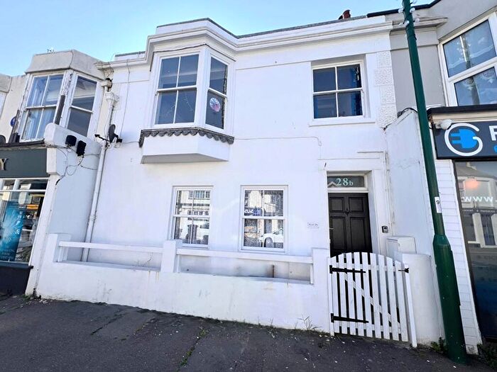 2 Bedroom Apartment To Rent In West Street, PO21