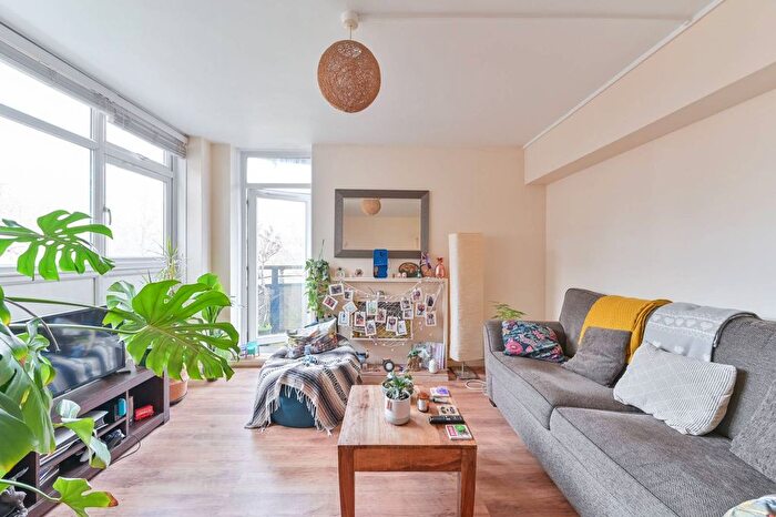 2 Bedroom Flat For Sale In Leys Court, Brixton, London, SW9