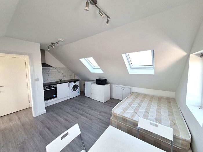 Studio To Rent In Colindale, London, NW9
