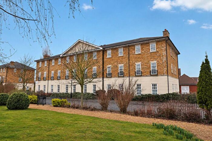 2 Bedroom Flat To Rent In Churchill Court, Waterside, OX2