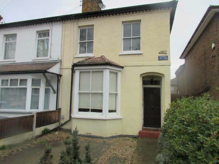 Flat To Rent In Cambridge Road, Southend On Sea, SS1