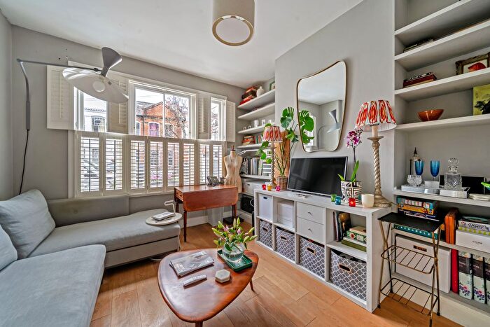 2 Bedroom Flat For Sale In Hazlebury Road, London, SW6