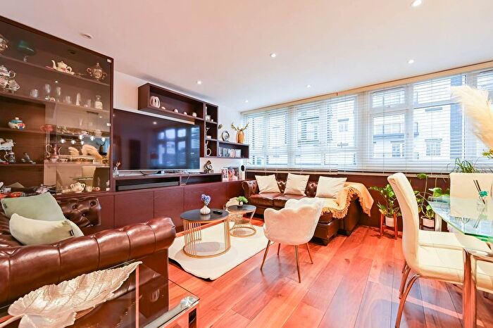 3 Bedroom Maisonette To Rent In Old Street, Old Street, London, EC1V