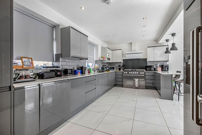 4 Bedroom End Of Terrace House To Rent In Brookehowse Road, Catford, London, SE6