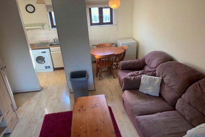 1 Bedroom Flat To Rent In Castle Gardens, Nottingham, NG7