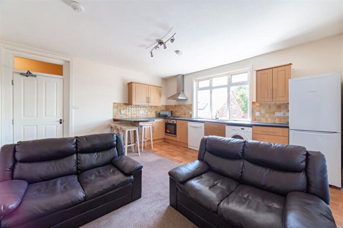 4 Bedroom Apartment To Rent In £pppw - Heaton Place, Heaton, Newcastle Upon Tyne, NE6