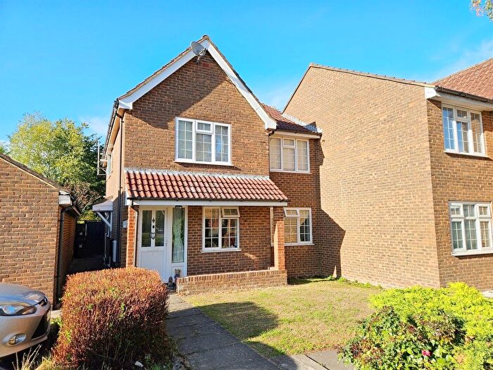 2 Bedroom Maisonette For Sale In Robinson Court, Earley, Reading, RG6