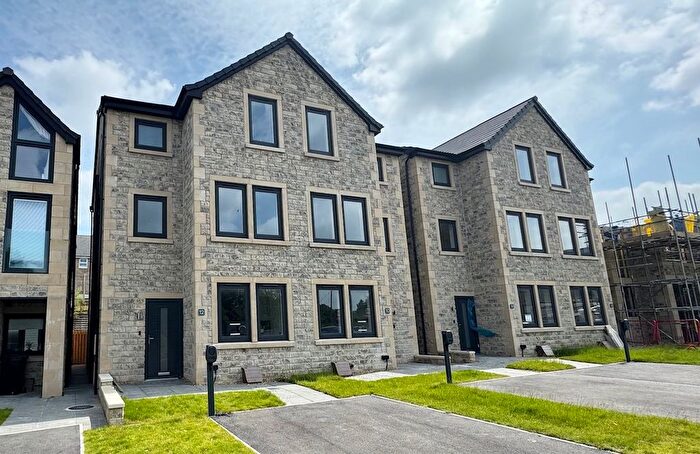 4 Bedroom Semi-Detached House For Sale In Manywell Heights, Culingworth, BD13