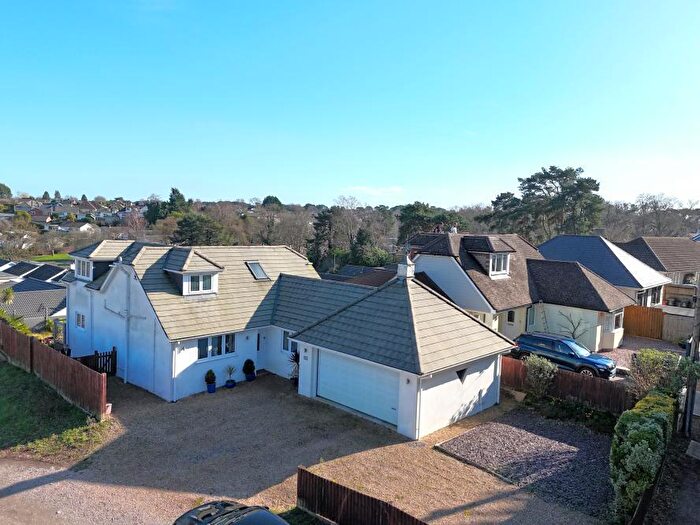 3 Bedroom Detached House For Sale In Wareham Road, Corfe Mullen, BH21