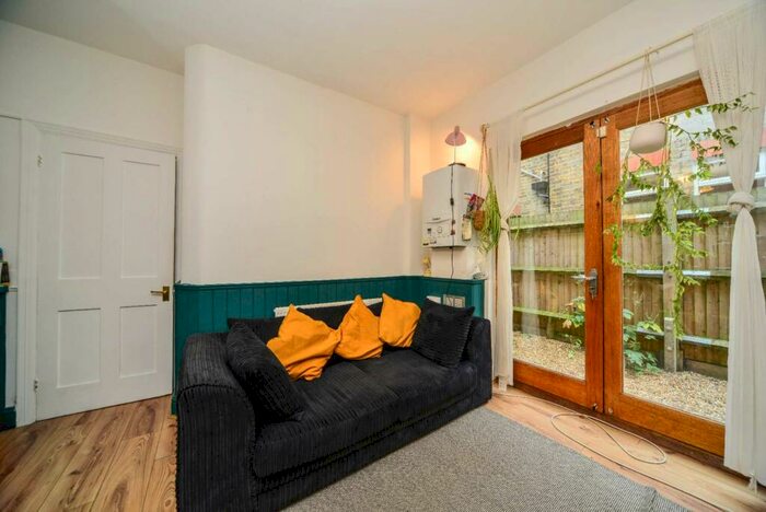 3 Bedroom Flat To Rent In Councillor Street, Camberwell, London, SE5