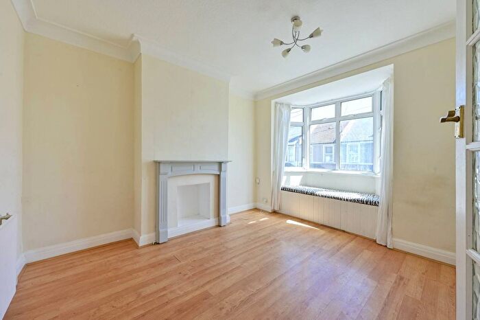 2 Bedroom Maisonette For Sale In Grove Road, South Wimbledon, London, SW19