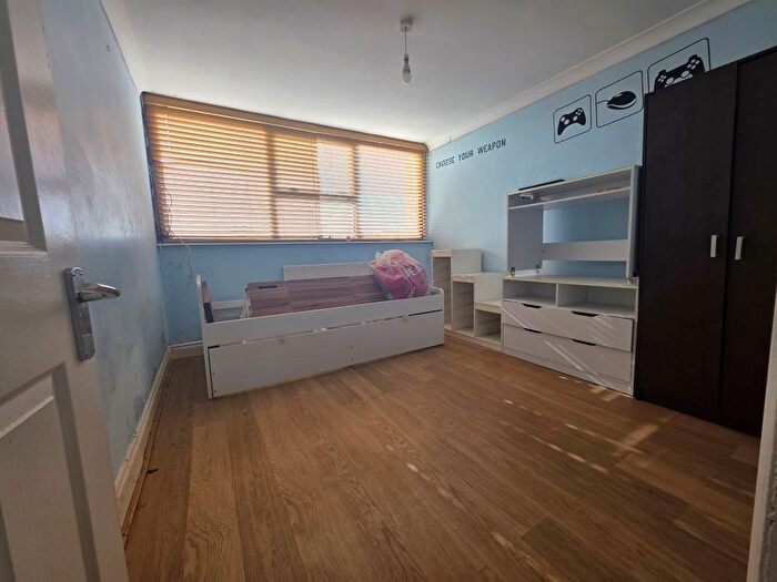 3 Bedroom Maisonette For Sale In St. Johns Way, Corringham, Stanford-Le-Hope, Essex, SS17