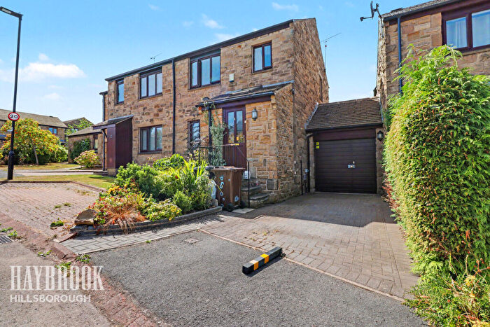 3 Bedroom Semi-Detached House For Sale In Flask View, Sheffield, S6