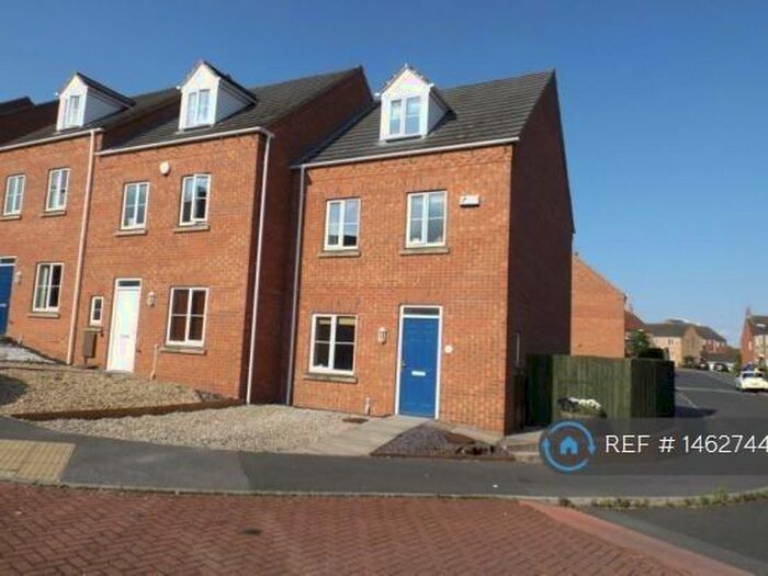 4 Bedroom Semi-Detached House To Rent In Pavior Road, Nottingham, NG5