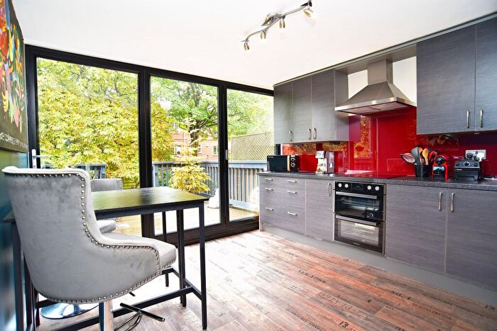 3 Bedroom Terraced House For Sale In Harcourt Drive, Harrogate, HG1
