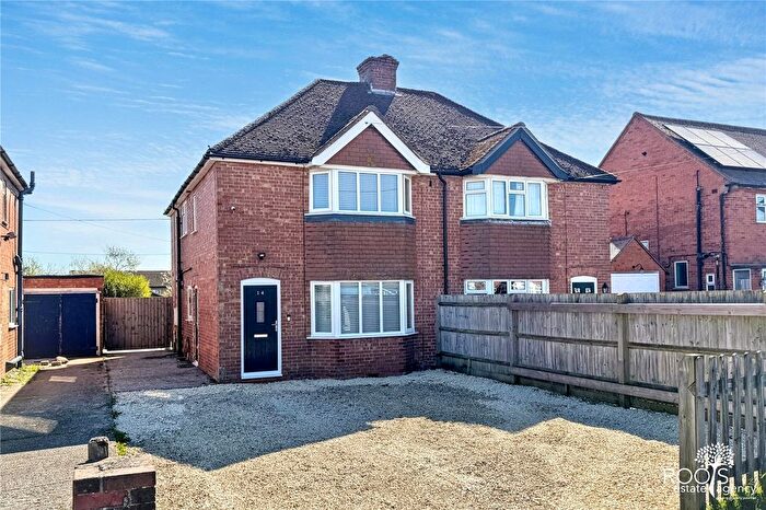 3 Bedroom Semi Detached House For Sale In Pound Lane, Thatcham, Berkshire, RG19