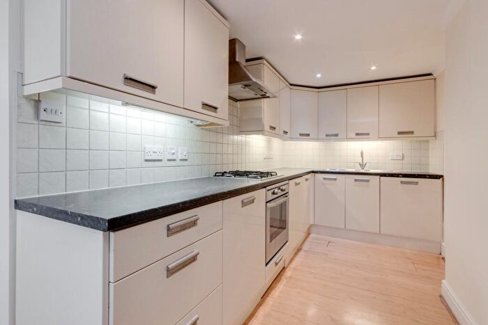 3 Bedroom Maisonette To Rent In Primrose Gardens, South Hampstead, NW3