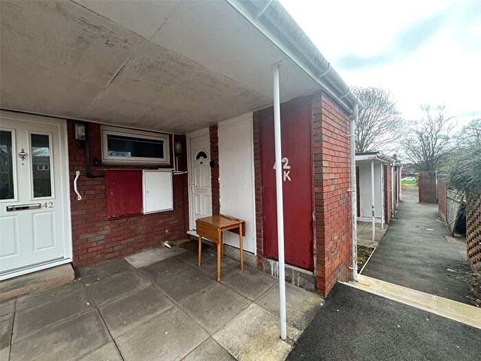 1 Bedroom Flat To Rent In Kingsclere Walk, Merry Hill, Wolverhampton, WV4