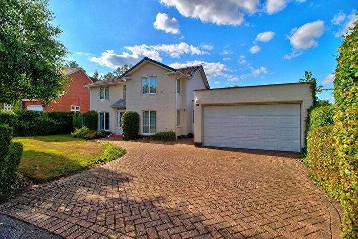 4 Bedroom Detached House For Sale In Folders Lane, Garth Parish, Bracknell, RG42