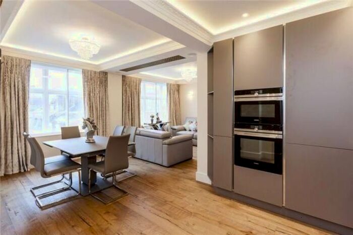 2 Bedroom Flat To Rent In Hertford Street, London, W1J