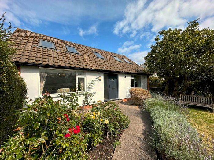 4 Bedroom Bungalow To Rent In Windsor Terrace Lane, Penarth, CF64