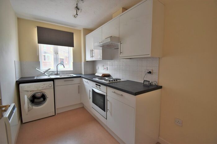 2 Bedroom Flat To Rent In Powlesland Road, Alphington, Exeter, EX2