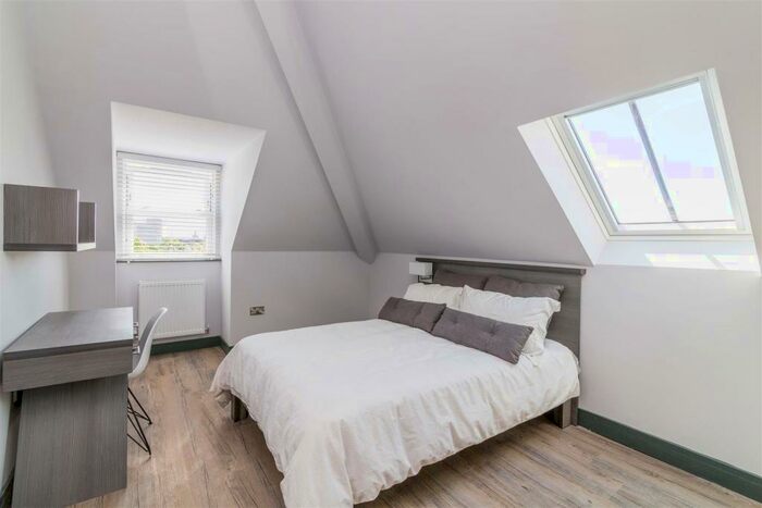 1 Bedroom Apartment To Rent In Park Suites, Waverley Street, Nottingham, NG7