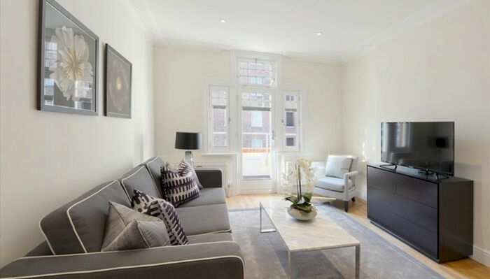 3 Bedroom Flat To Rent In Hamlet Gardens, London, W6