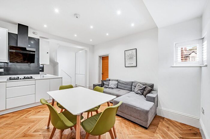 3 Bedroom Flat To Rent In Horn Lane, West Acton, W3