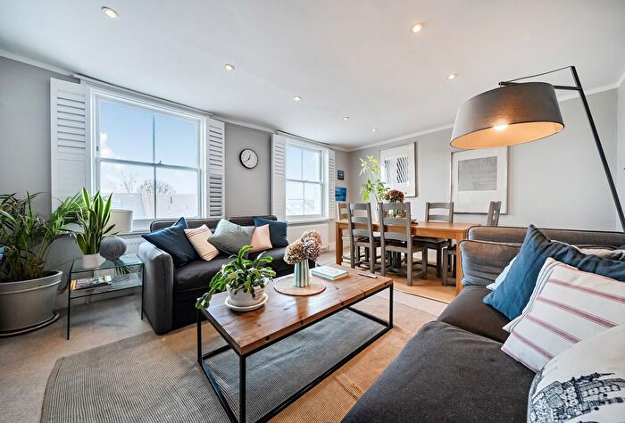 3 Bedroom Flat For Sale In Fernlea Road, London, SW12