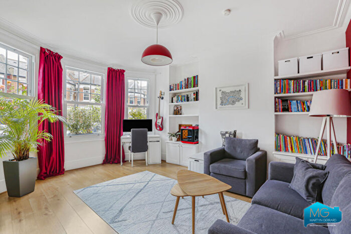 2 Bedroom Maisonette To Rent In Sedgemere Avenue, East Finchley, London, N2