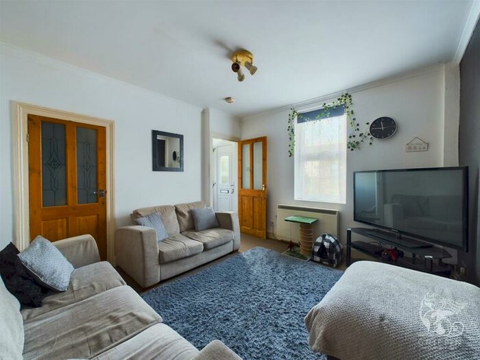 3 Bedroom House For Sale In Mill Road, Aveley, South Ockendon, RM15