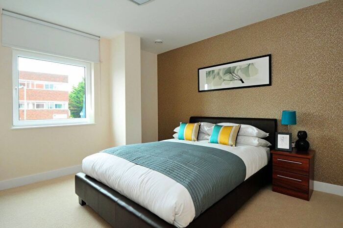 2 Bedroom Flat To Rent In The Green, Southall, UB2