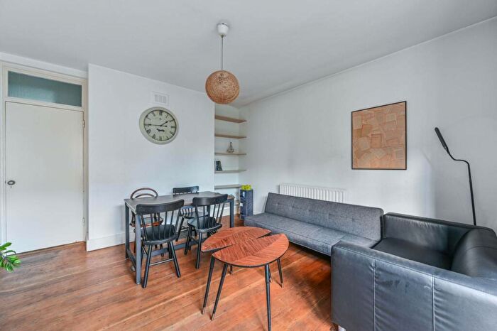 3 Bedroom Flat To Rent In Orsett Stree, Kennington, London, SE11